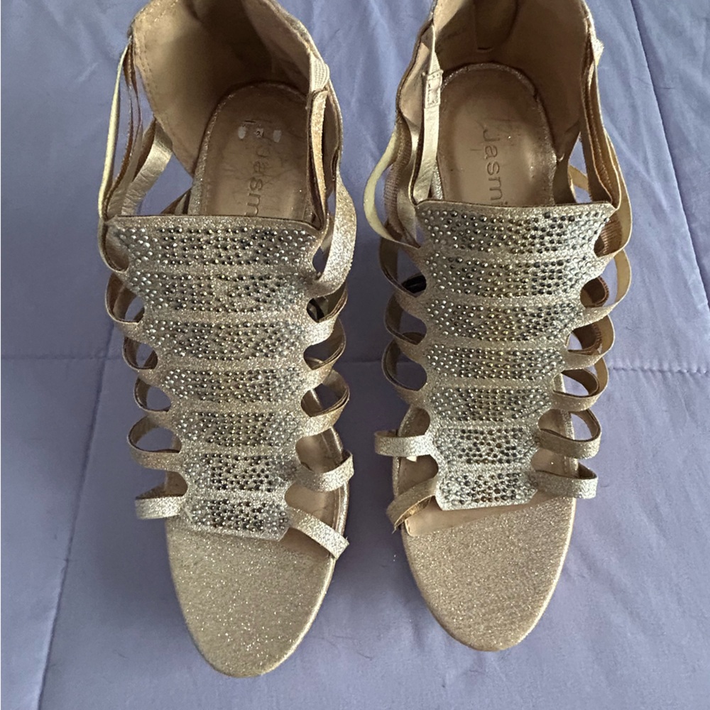 Jasmin Gold Wedges, size 8.5, never worn